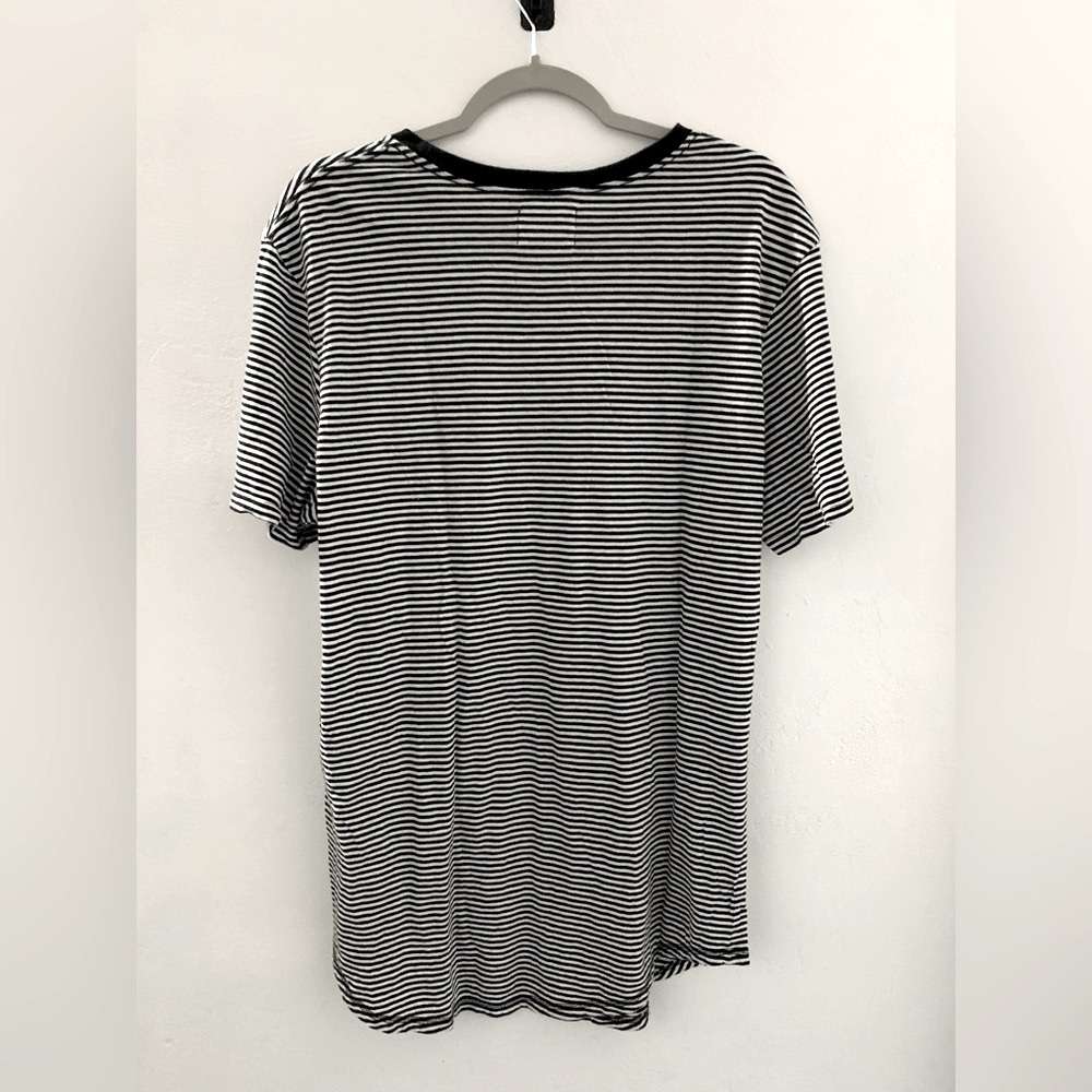 ON THE BYAS Striped Longer Length Short Sleeve T-Shirt Size Large - Picture 6 of 6
